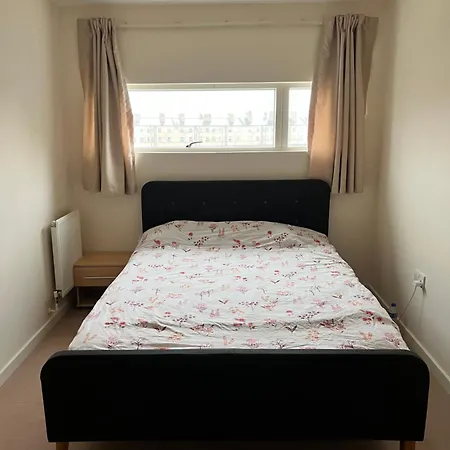 Only Steps From Buckingham Palace And Big Ben Londra Camera foto