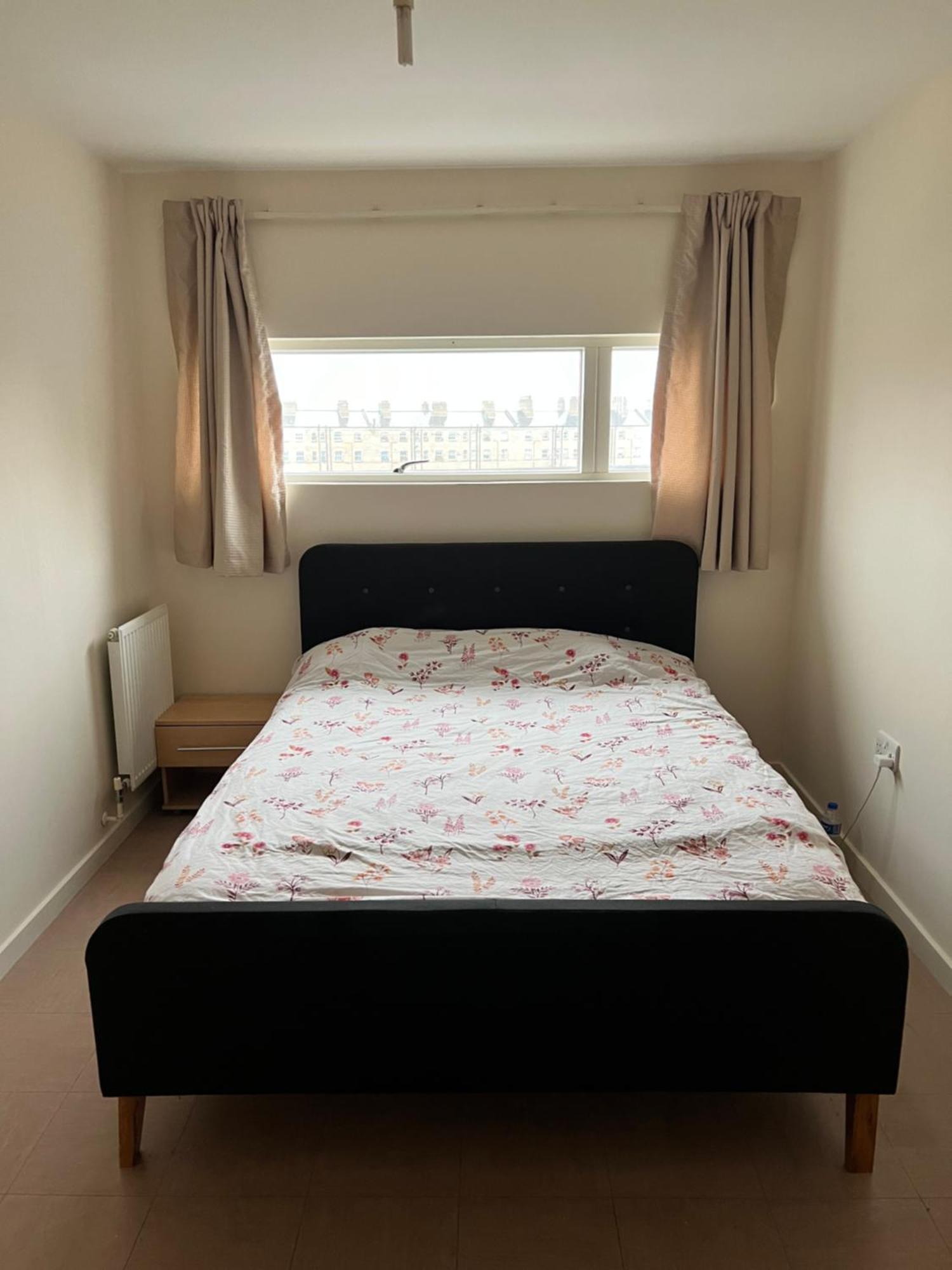 Only Steps From Buckingham Palace And Big Ben London