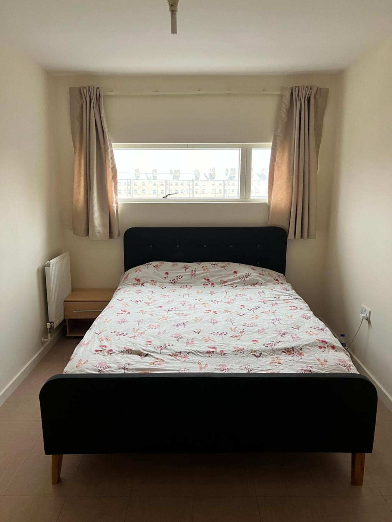 Only Steps From Buckingham Palace And Big Ben